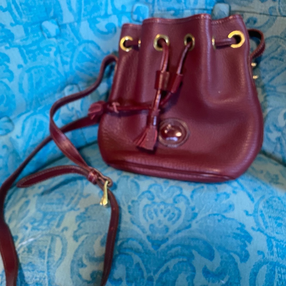 Little pull string satchel